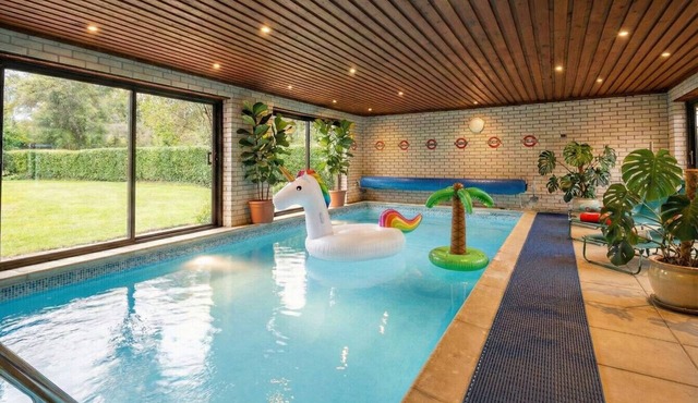 Amazing House with Private Pool & Cinema Room