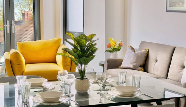 An apartment that sleeps 4 guests in 2 bedrooms