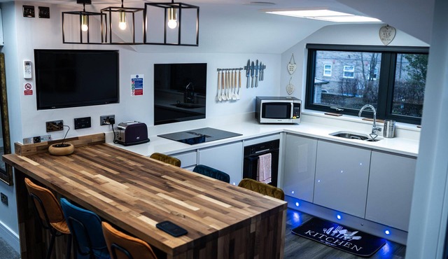 Annex, 2 Bed, Sleeps 4, Parking