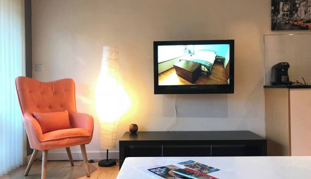 Apartment-Sleeps4-Balcony-Parking-PetsOk
