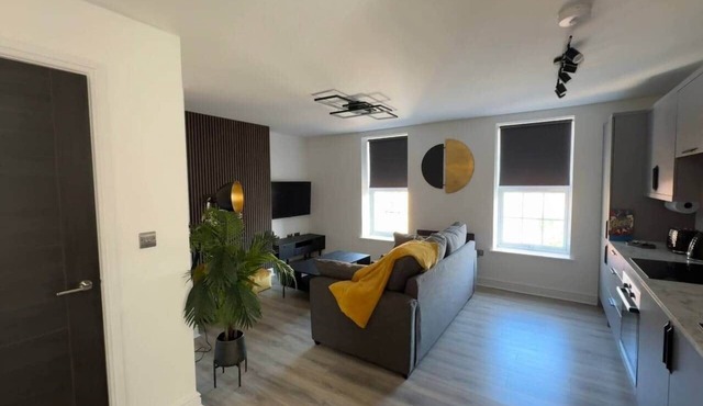 Apt 5, 38 Everton Road