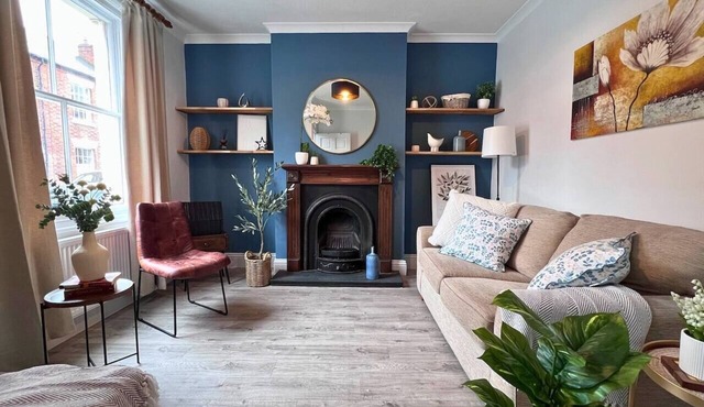 Basement Game Room & Workspace Two Spacious Bedrooms Close to Train Station
