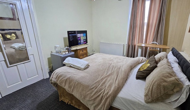 Beautiful 1-Bed House in Leeds