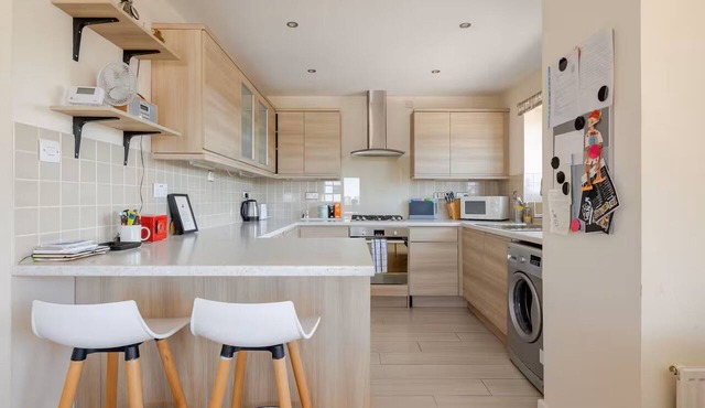 Beautiful 2-bedroom apartment, close to Portobello Market