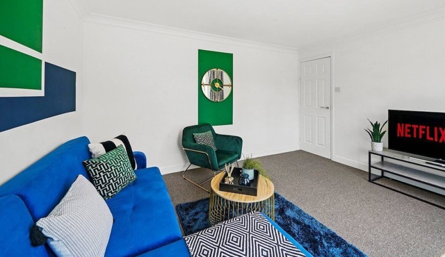 Beautiful 3 Bed House in Peterborough with Parking