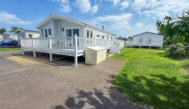 Beautiful 4 berth lodge with decking at Manor Park in Hunstanton ref 23038C