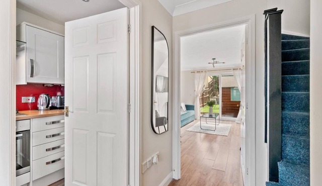 Beautiful accommodation, good for long time stay.2 bedrooms house in quiet place in Gillingham