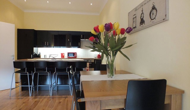 Beautiful and Spacious 3 Bedroom Apartment East End of Prince Street