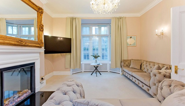 Beautiful House By Regents Park