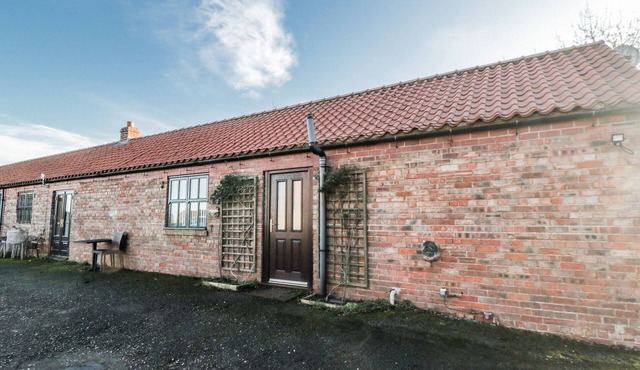 BECK VIEW, pet friendly, character holiday cottage in Whitby