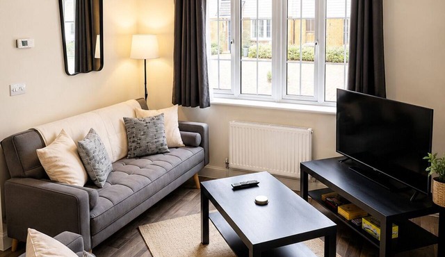 Bedford Corporate Accommodation | 2 Bedrooms, Wi‑Fi & Free Parking