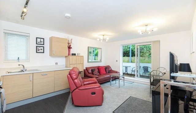 Bournecoast: Modern apartment with decked area/parking near sandy beach - FM3590