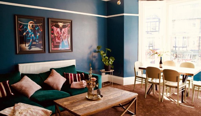 Boutique Apartment - Sleeps 6 & Free Parking