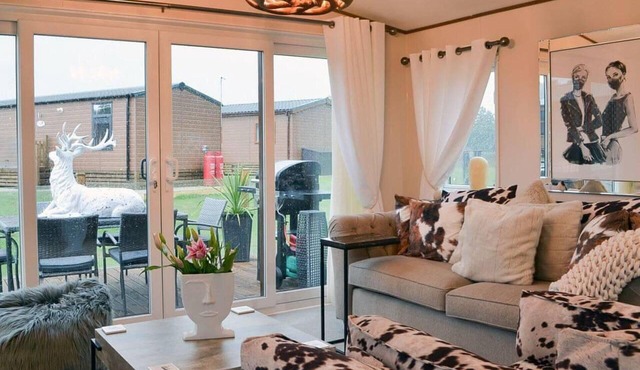Boutique Lodge With hot tub Sleeps 6
