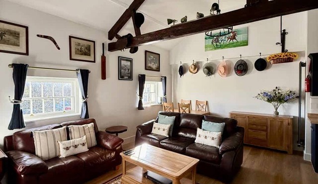 Boutique Penthouse Stay in Gloucester Free Parking