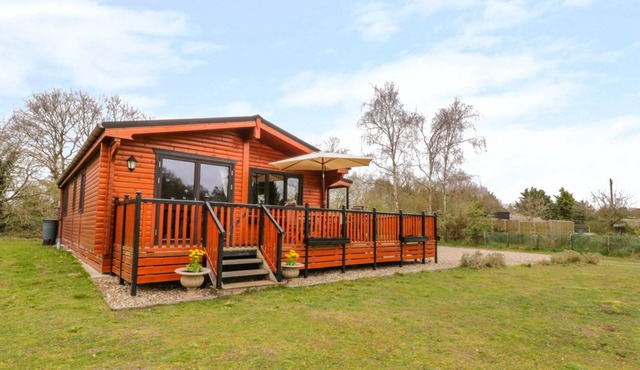 BRAMBLES, pet friendly, character holiday cottage in Garboldisham