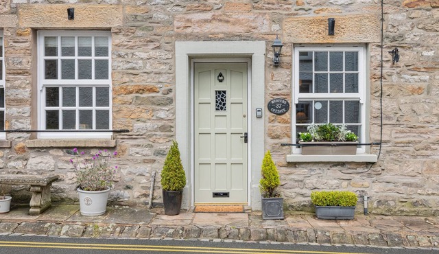 Brand New! Weavers cottage, Sleeps 4, town centre.