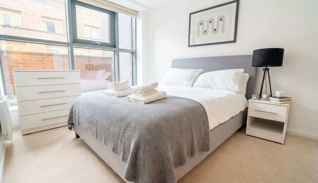 Bright 2 Bed Apartment in Nottingham Centre
