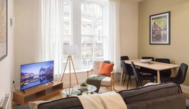 Bright 2-Bed Flat - Harrogate Town Centre - 4 Bed