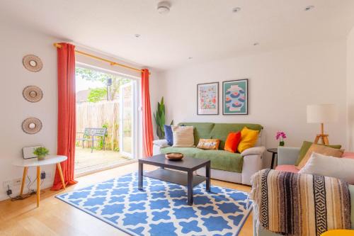 Bright 3 Bedroom House with Terrace 16 mins to Big Ben