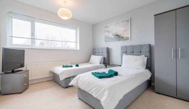 Bright & Airy 3BR Home with Parking