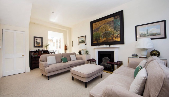 BRITANNIA ROAD, FULHAM - Traditional 3 bed, 3 bath period flat with roof terrace