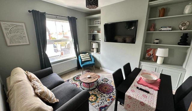 Bronte Cottage - Quirky, central, 2bed, seaside