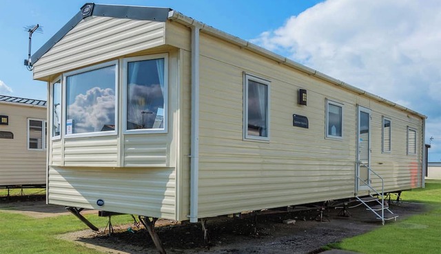 Bronze Caravan with parking