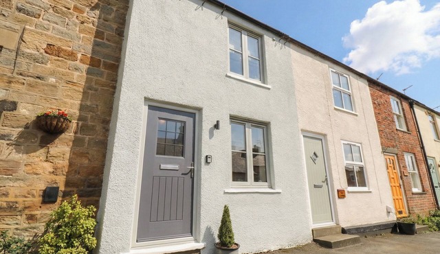 BROOKLYN COTTAGE, pet friendly, with a garden in Kirkby Malzeard