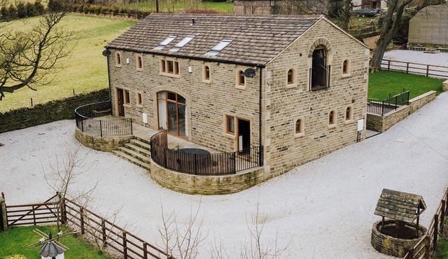 Cedar Barn - UK33352