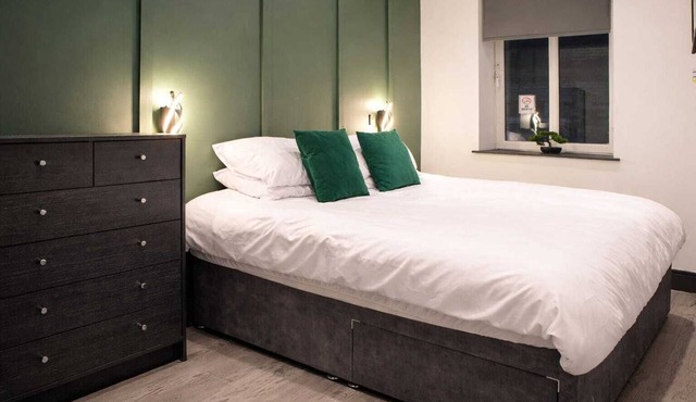 Central Bradford Apt With Super King Bed | Workspace | Fast Wi-Fi | Netflix