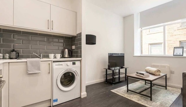 Central Bradford Modern 1 Bed Apartment w WiFi