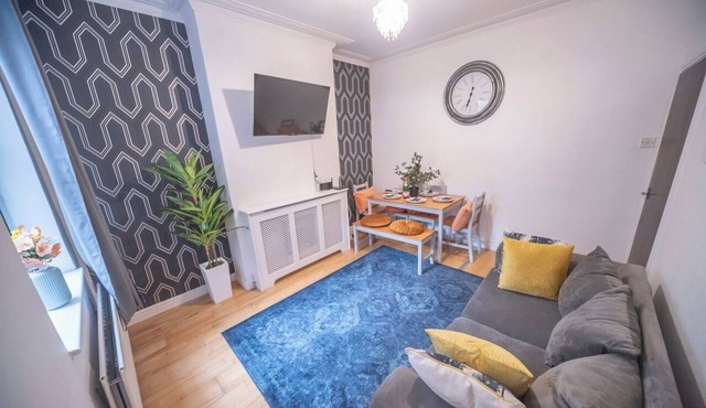 Central Derby 4BR Home for up to 10!
