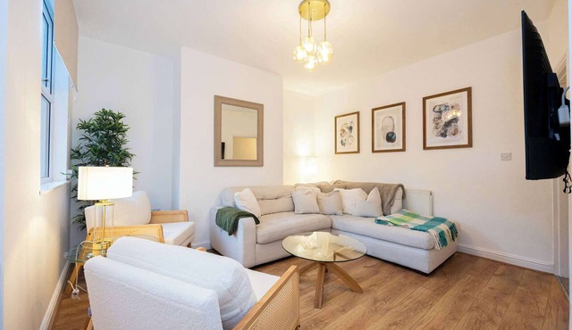 Central Family Home | Near Etihad & M60