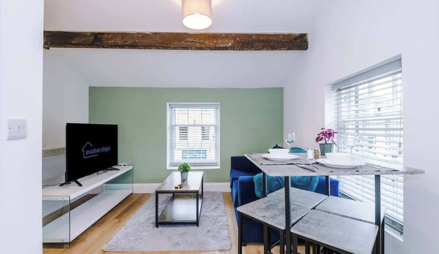 Central Otley Duplex | Sleeps 4 | Walk to Cafés