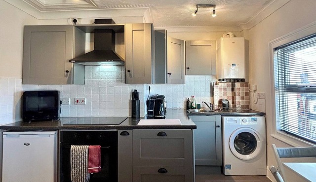 Character Bedford Apartment with Two Bedrooms