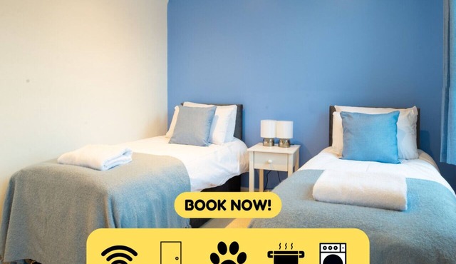 Charlotte House: Central 2BR 2BATH Retreat – Sleeps 6