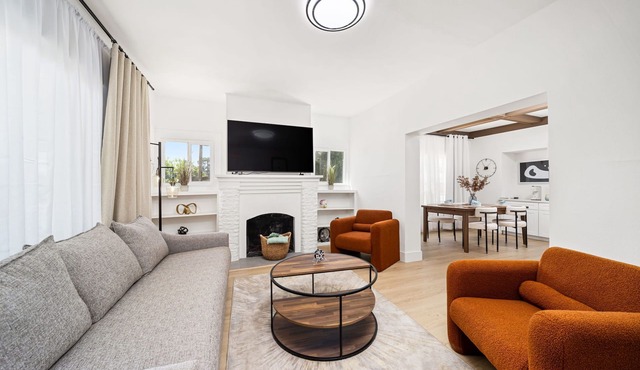 Charming 2-bedroom house in serene Alhambra with AC, WiFi in Alhambra