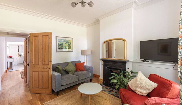 Charming 4-bed Home in Derby by Renzo, Brilliant Location, Free Parking!