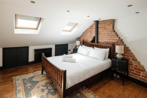 Charming 4BR Home with Garden & BBQ