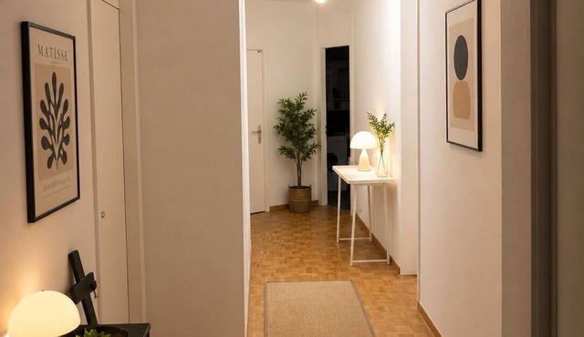 Charming Affordable Room in Geneva Close to Tram 15 & Bus 11 in Genève