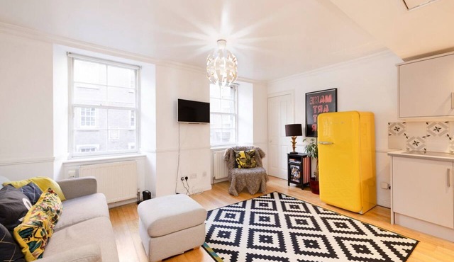 Charming Home with Patio Nearby the Castle