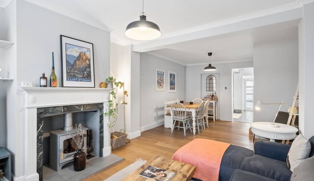 Charming Terrace Cottage with Beautiful Garden - Pass the Keys