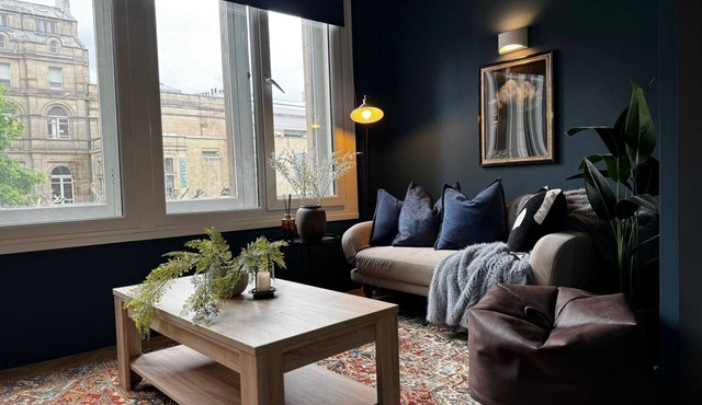 Chic 2-bed loft, Central Leeds
