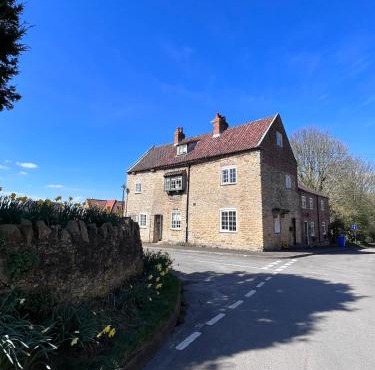 Chocolate Box Cottage on the Yorkshire Wolds Way