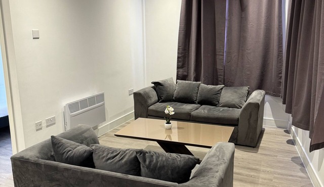 City Centre 2 Bedroom Flat- Sleeps 6