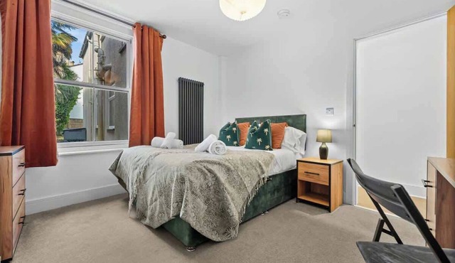 City Centre Pet-Friendly House w/Parking & Fast WiFi