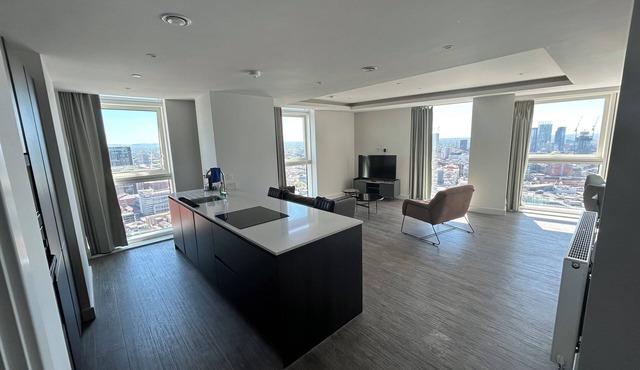 Cloud 32 | Luxury Skyline Stay in Manchester
