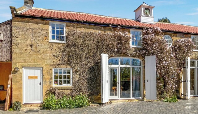 Coach House - UK51830
