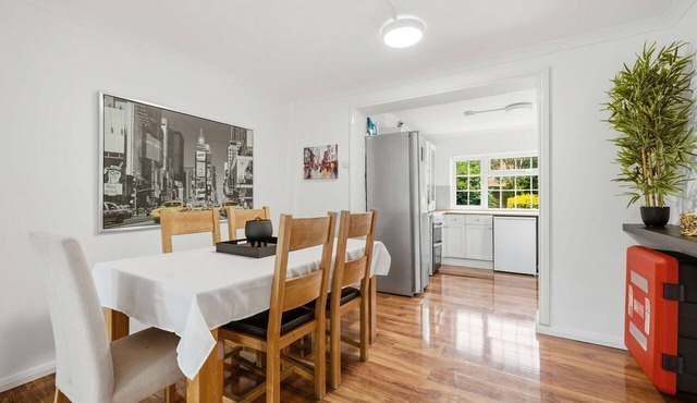 Comfortable 3 bed house near Bedgrove park